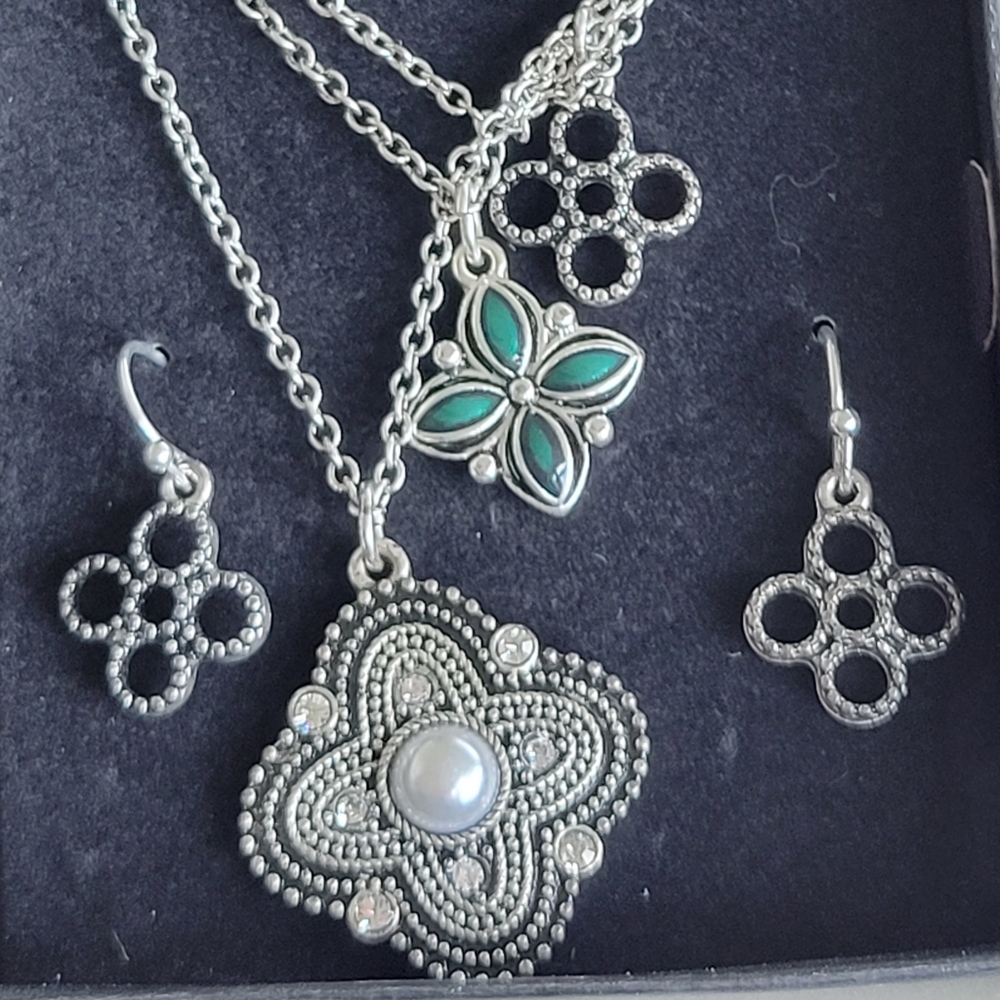 Avon | Antiqued Charms Tiered Gift Set
